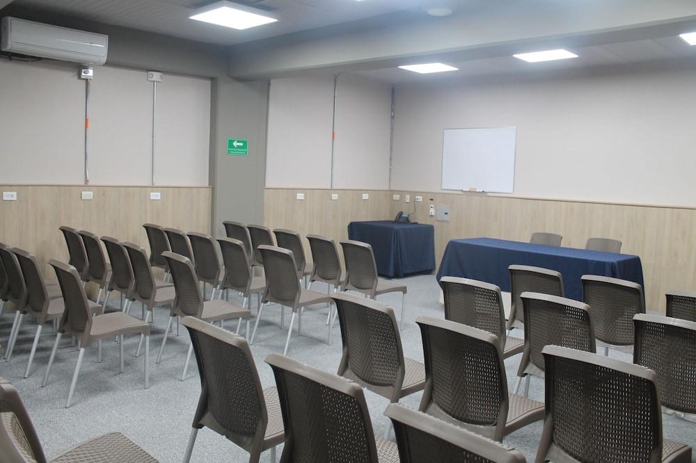 Hotel Provenza Garden 메딜린 외부 사진
